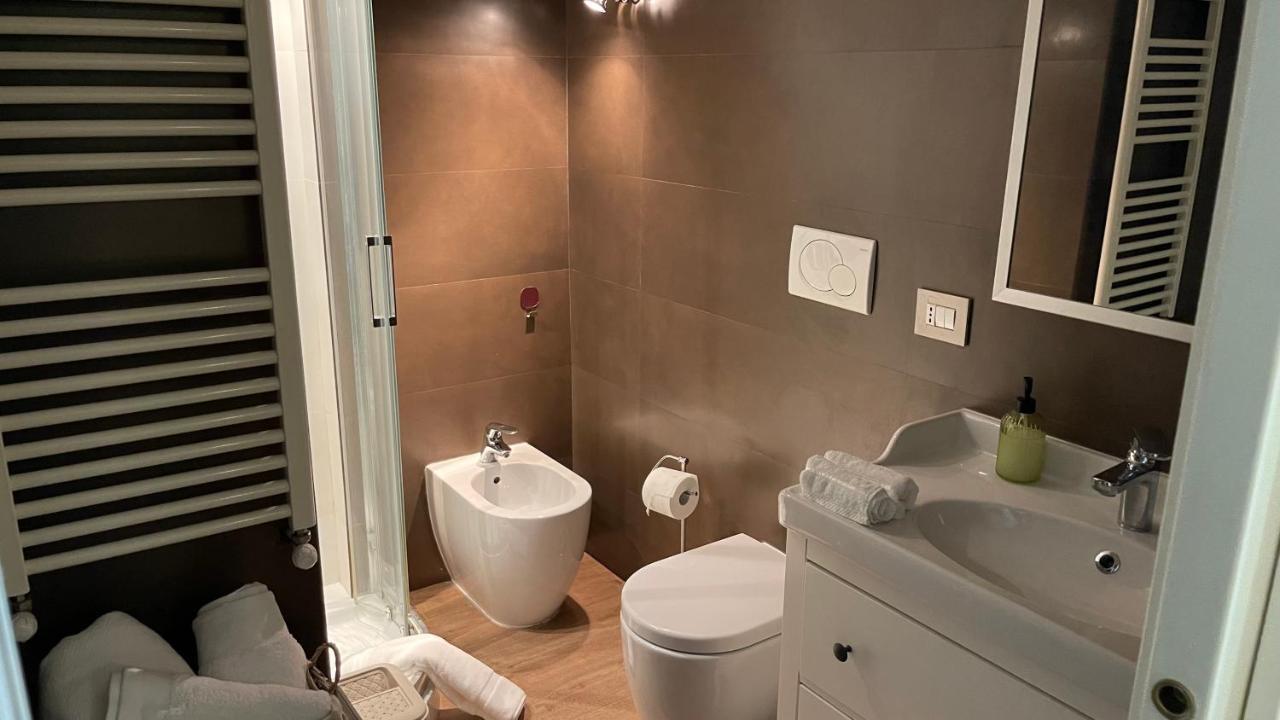 Frank Host Roma Lux , Metro A A 50 M, Simple Check-In Con Codice A Qualsiasi Orario Apartment Екстериор снимка